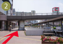 写真：左手に近鉄百貨店が見える駅前