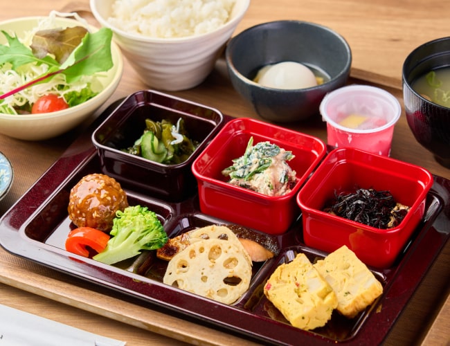 写真:朝食ブッフェから運んできた一例